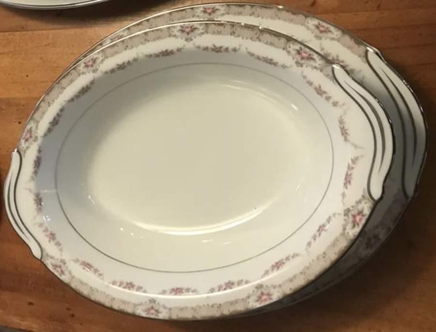 590 9" Oval Vegetable Bowl by Noritake-1
