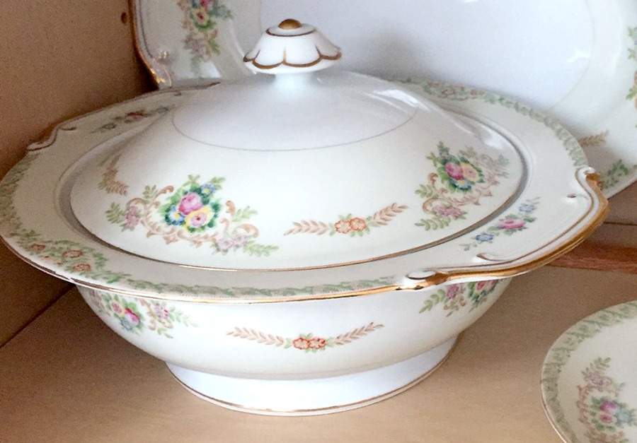 NAT40 Round Covered Vegetable by National China-1