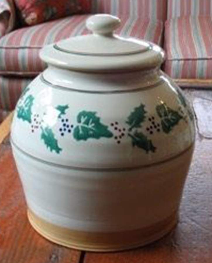 Holly and Ivy Cookie Jar & Lid by Nicholas Mosse-1
