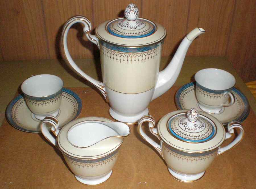 N1773 Coffee Pot & Lid by Noritake-1