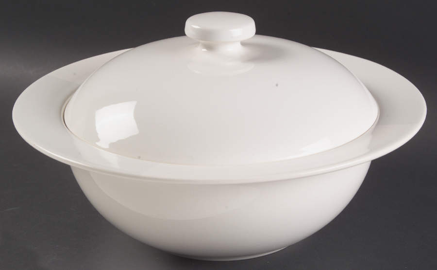 Arctic White 1.5 Qt Round Covered Casserole by Nautica-1