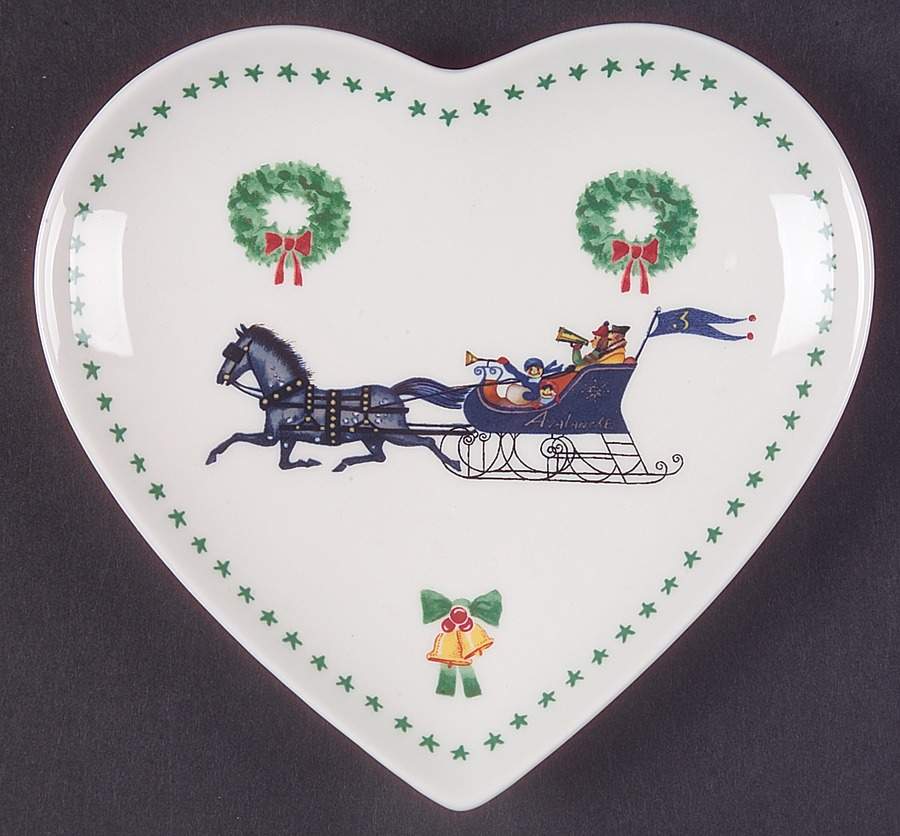 Americana Christmas Heart Shaped Dish by Nikko-1