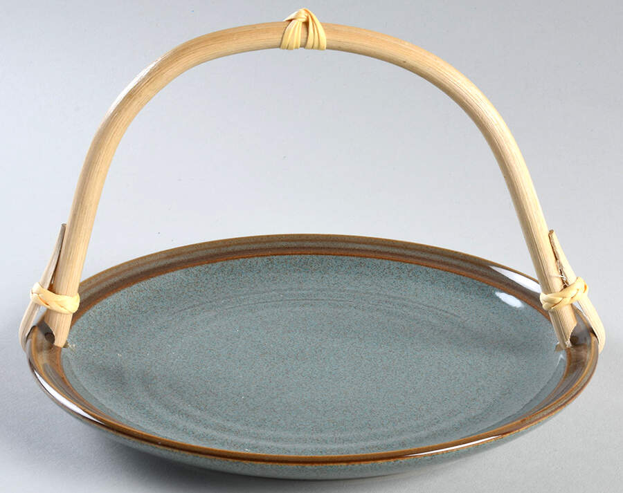 Sanibel Green 5 3/8"-5 5/8" Bamboo Handled Serving Plate  HC by Noritake-1