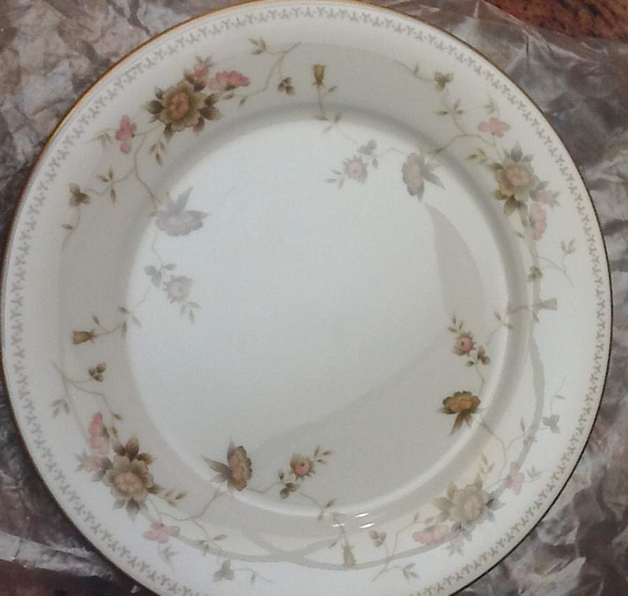N1808 Dinner Plate by Noritake-1