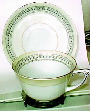 NAR51 Flat Cup & Saucer Set by Narumi-1