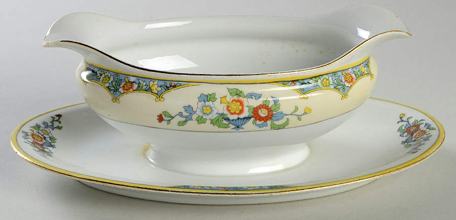 N1849 Gravy Boat with Attached Underplate by Noritake-1