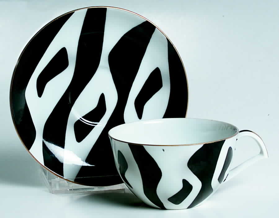 NAR58 Flat Cup & Saucer Set by Narumi-1