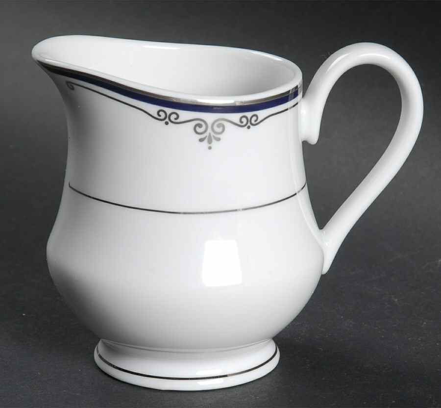 Grand Opera Platinum Creamer by Nikko-1