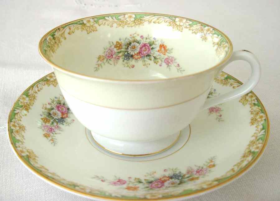 N1915 Footed Cup & Saucer Set by Noritake-1