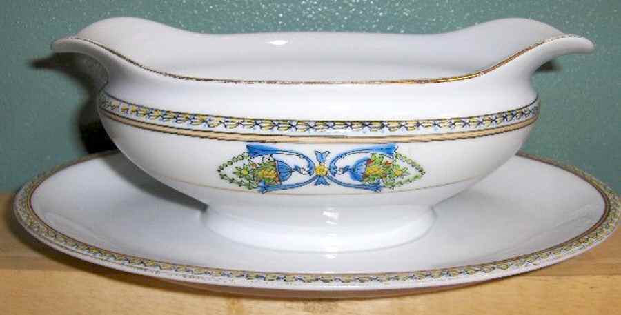 N1932 Gravy Boat with Attached Underplate by Noritake-1