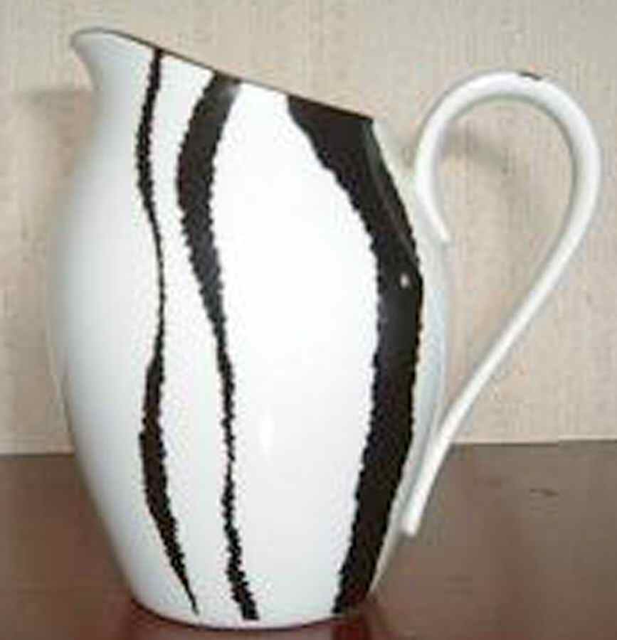 122261 Creamer by Noritake-1
