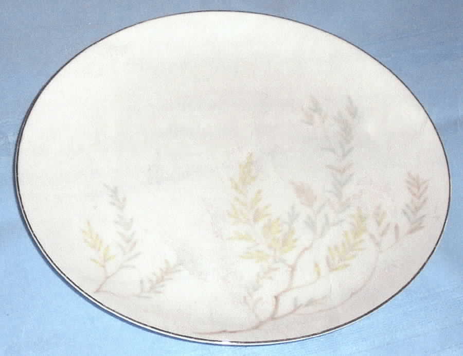 Cameo Dinner Plate by Narumi-1