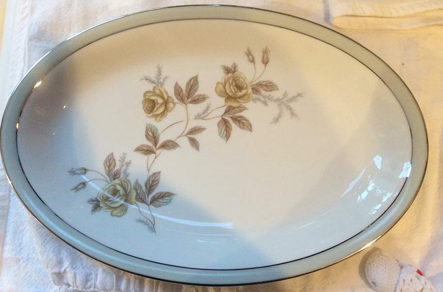N2029 12" Oval Serving Platter by Noritake-1