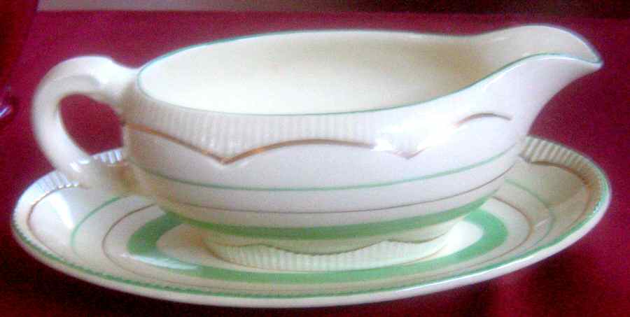 NE6 Gravy Boat & Underplate by Newport-1