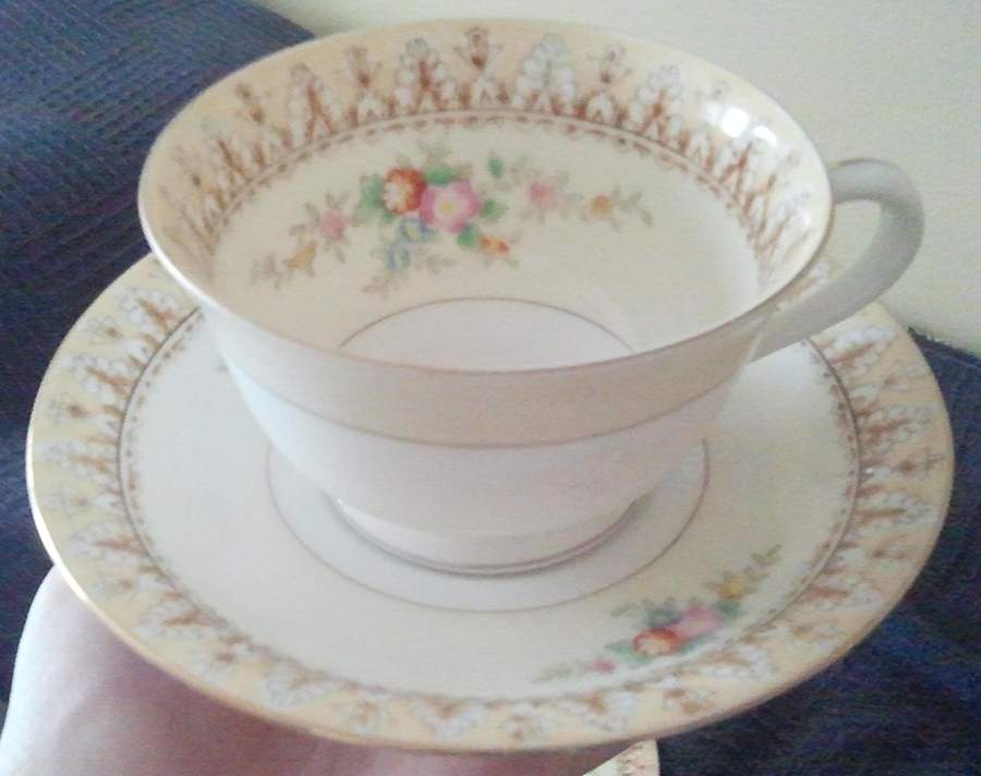 N2058 Footed Cup & Saucer Set by Noritake-1