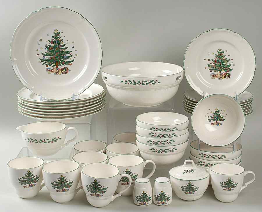 Holiday Greetings 39 Piece Estate Set by Nikko-1