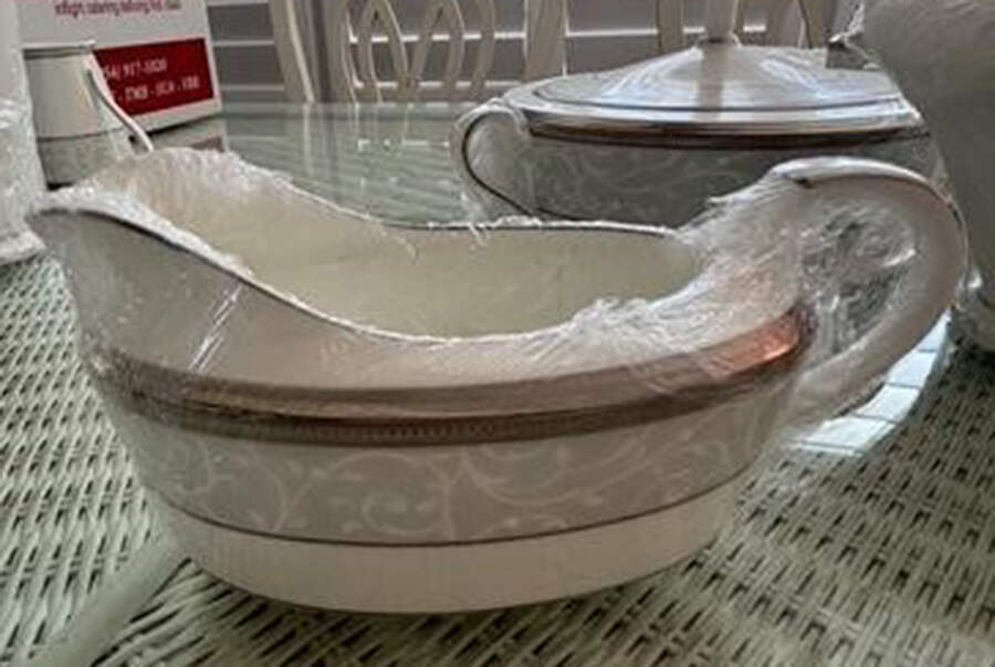Lenore Platinum Gravy Boat by Noritake-1