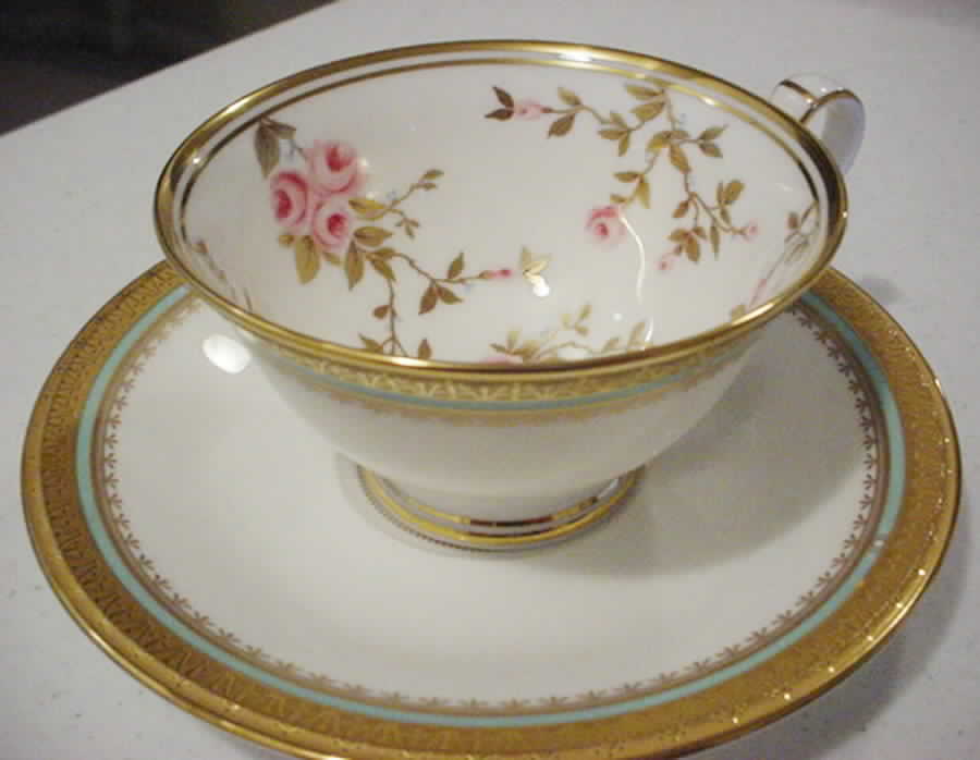 N2151 Footed Cup & Saucer Set by Noritake-1
