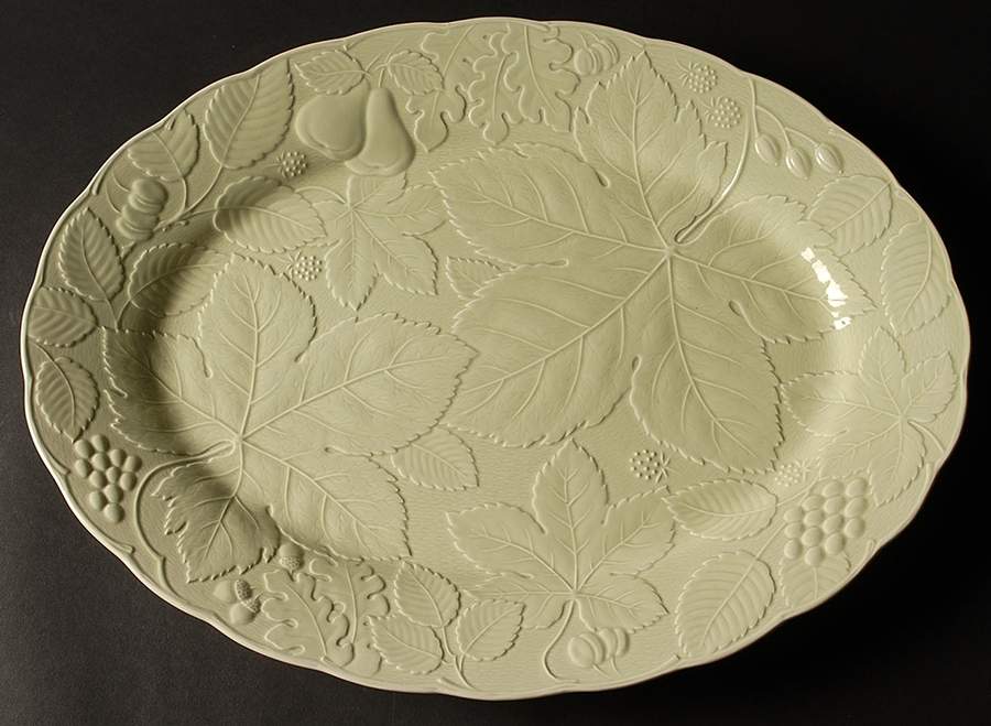 Woodbury Meadow Green 18" Oval Serving Platter by Nikko-1
