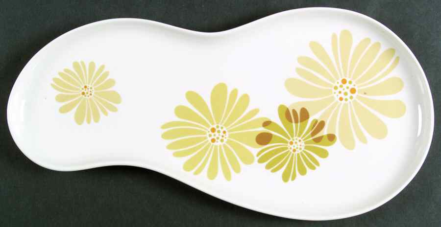 Serene Meadow 15" Fluted Oval Platter by Noritake-1