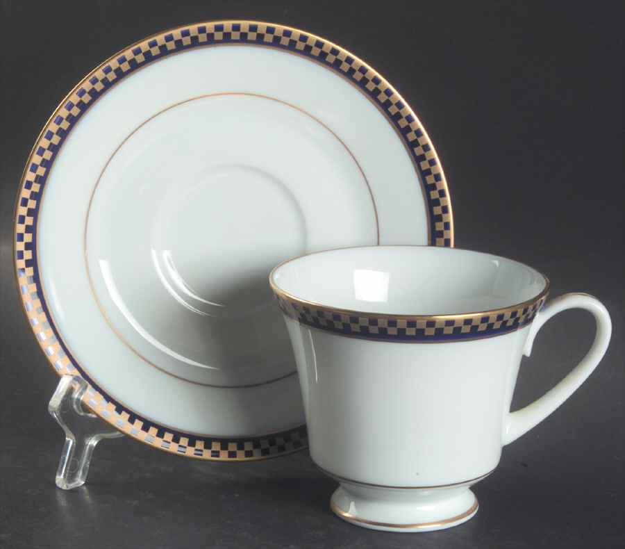 P562 Footed Cup & Saucer Set by Noritake-1