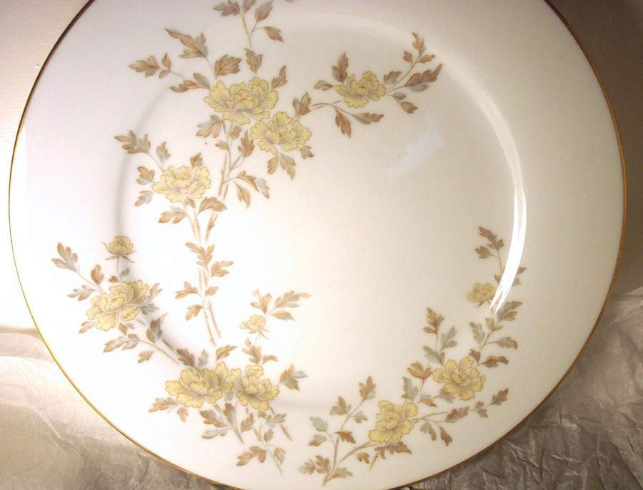 562 Dinner Plate by Noritake-1