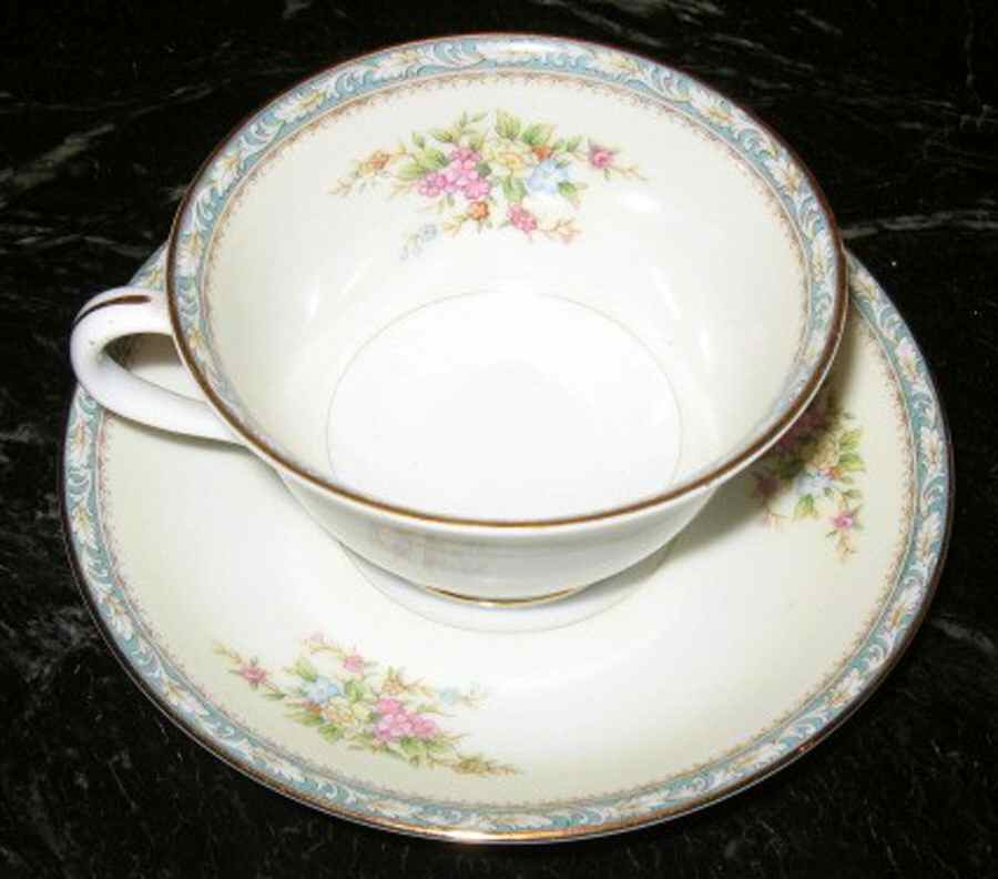 N2270 Footed Cup & Saucer Set by Noritake-1