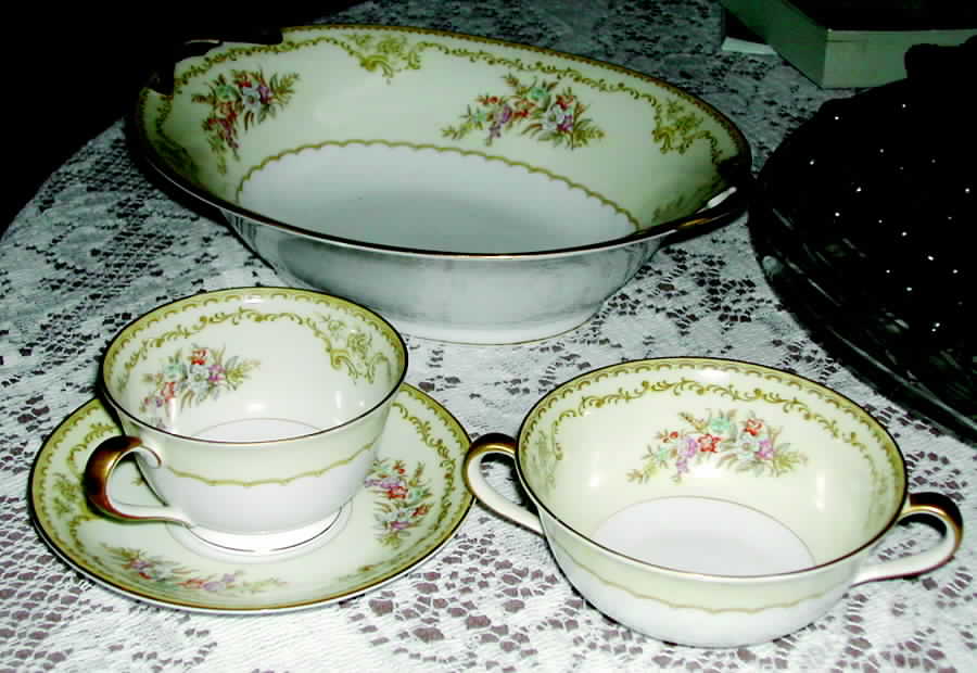N2396 Footed Cup & Saucer Set by Noritake-1