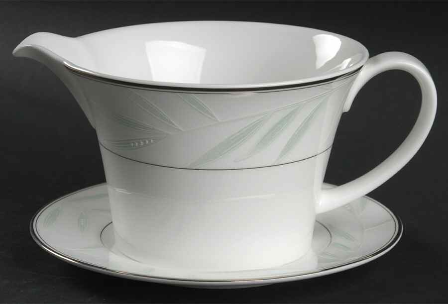 Les Feuilles Round Gravy Boat & Bread and Butter Stand by Nikko-1
