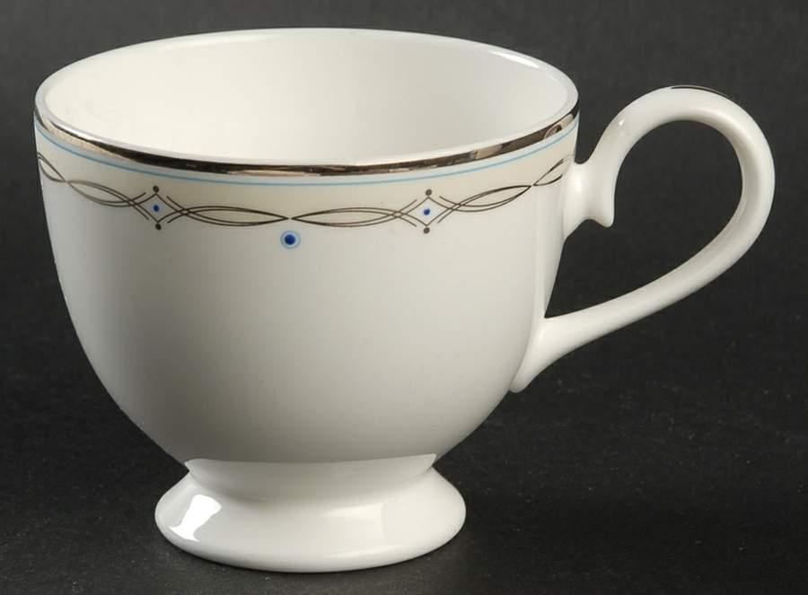 Blue Star Sapphire Footed Cup by Nikko-1