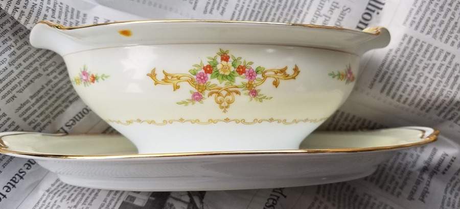 N2463 Gravy Boat with Attached Underplate by Noritake-1