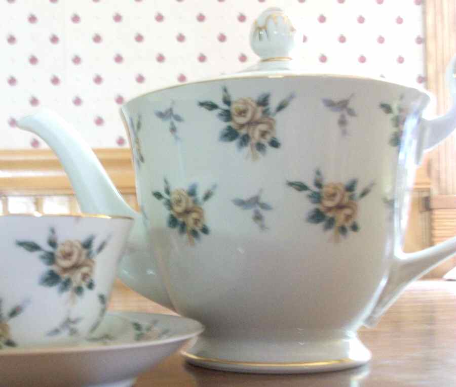 N2491 Teapot & Lid by Noritake-1