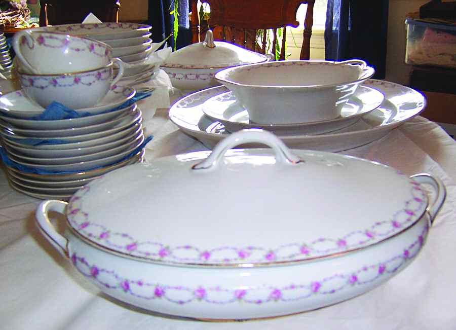 N2676 Oval Covered Vegetable by Noritake-1