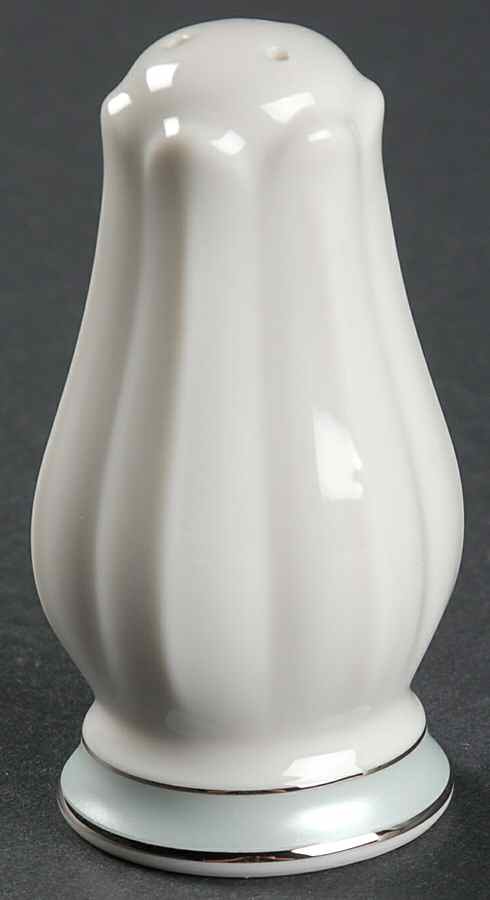 Centura Green Pepper Shaker by Noritake-1