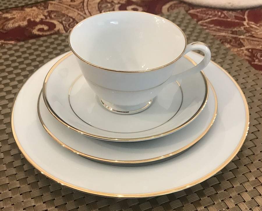 N2523 Footed Cup & Saucer Set by Noritake-1