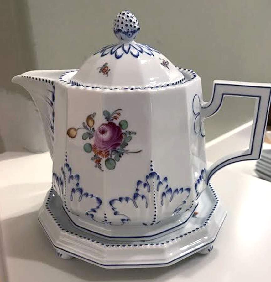 983 Teapot & Lid by Nymphenburg-1