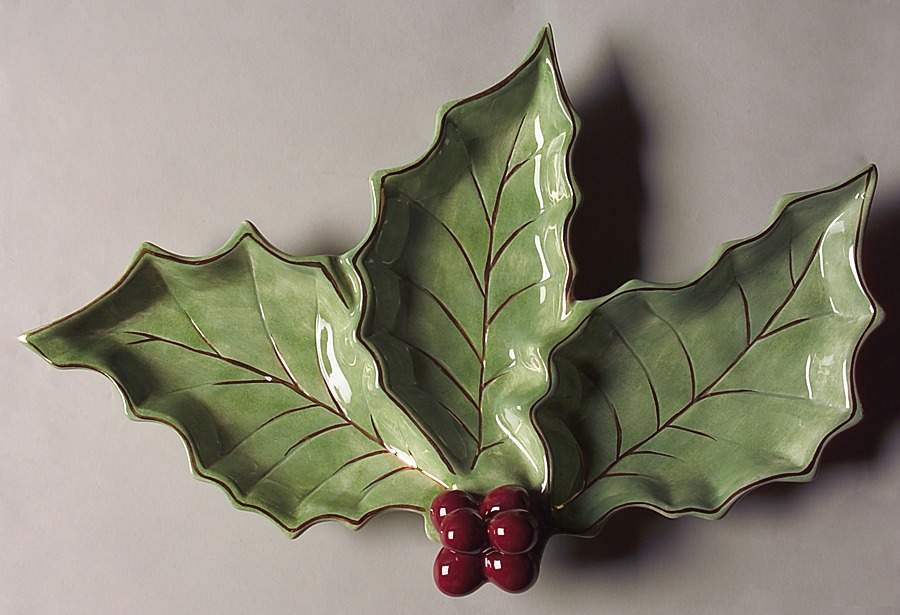 Holly and Berry Gold 3-Part Sculpted Relish by Noritake-1