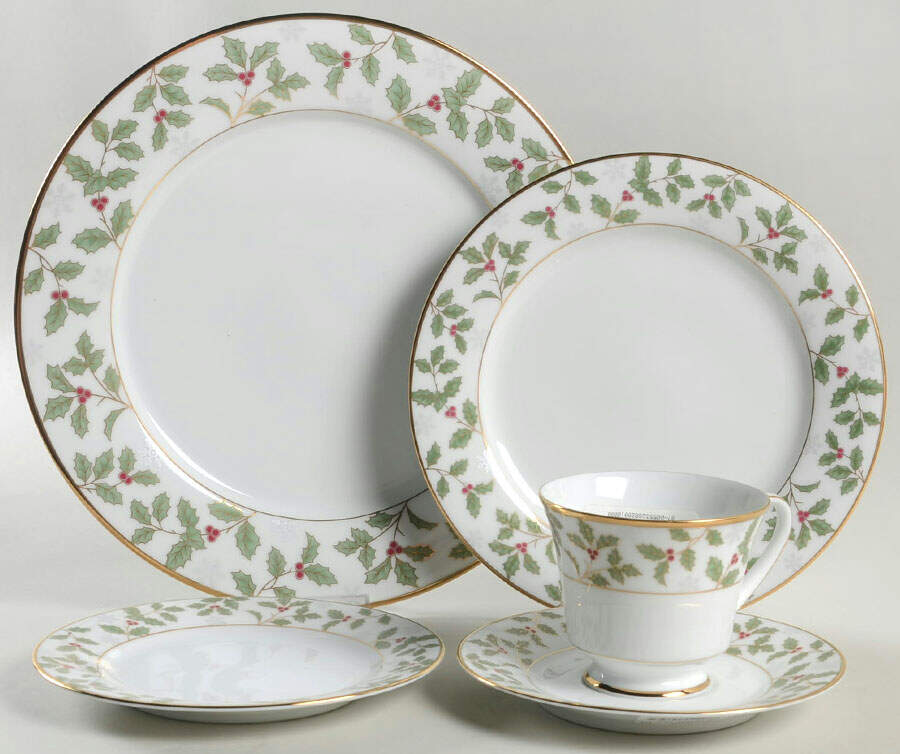 Holly and Berry Gold 40 Piece Estate Set by Noritake-1