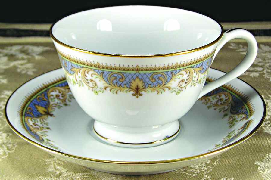 N2749 Footed Cup & Saucer Set by Noritake-1