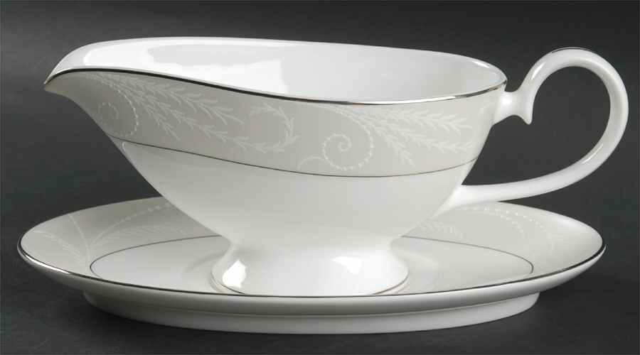 Pearl Ariel Gravy Boat & Underplate by Nikko-1