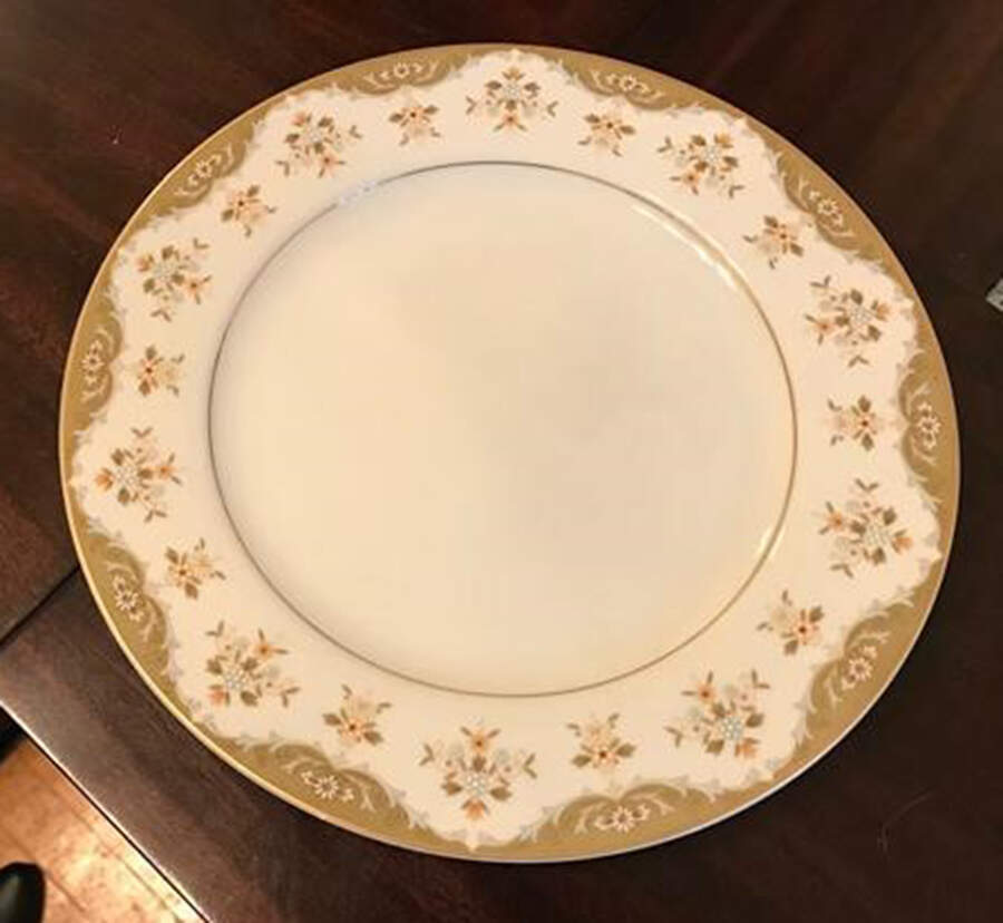 Royal Windsor Dinner Plate by Norleans-1