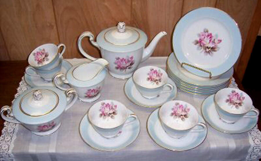 N2803 Footed Cup & Saucer Set by Noritake-1