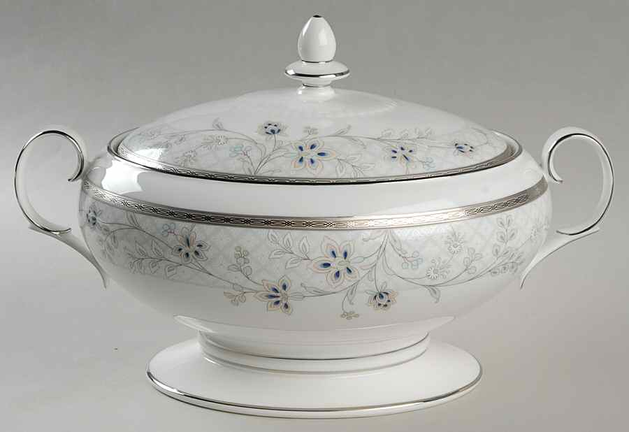 Delacorte Round Covered Vegetable by Noritake-1