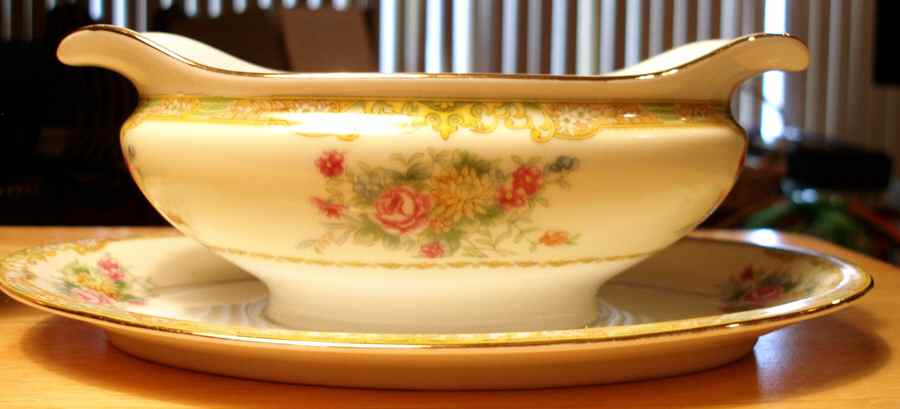 N2865 Gravy Boat with Attached Underplate by Noritake-1
