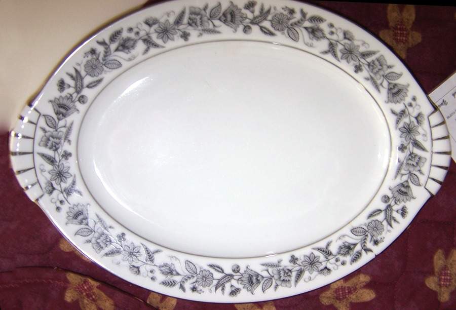 NAR96 13" Oval Serving Platter by Narumi-1