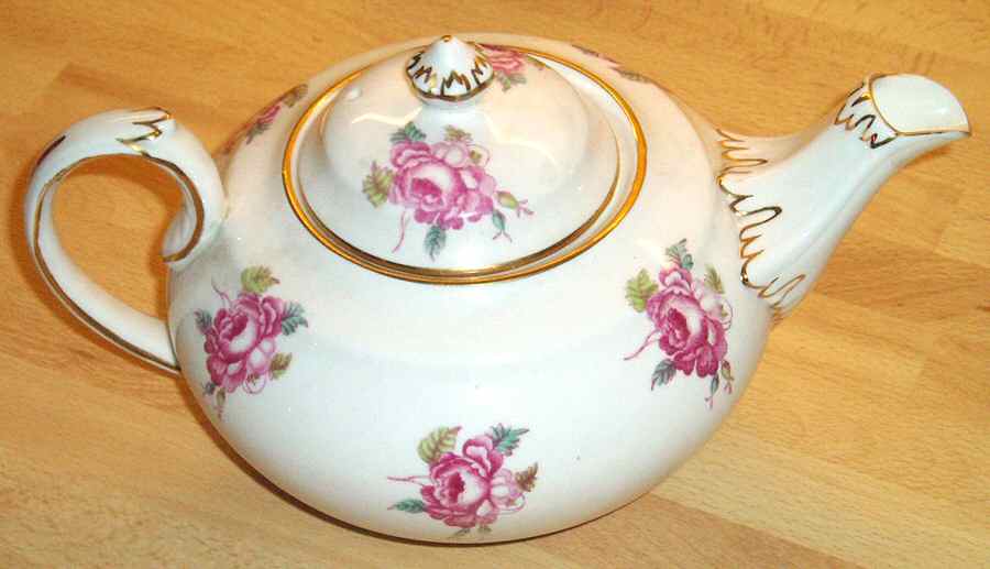 NCL18 Teapot & Lid by New Chelsea-1