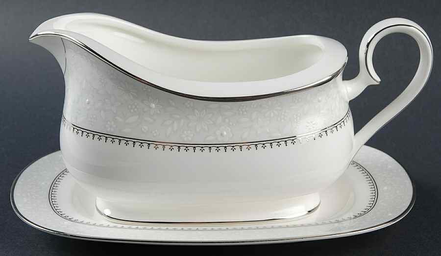 Yardsley Gravy Boat & Underplate (Relish/Butter) by Noritake-1