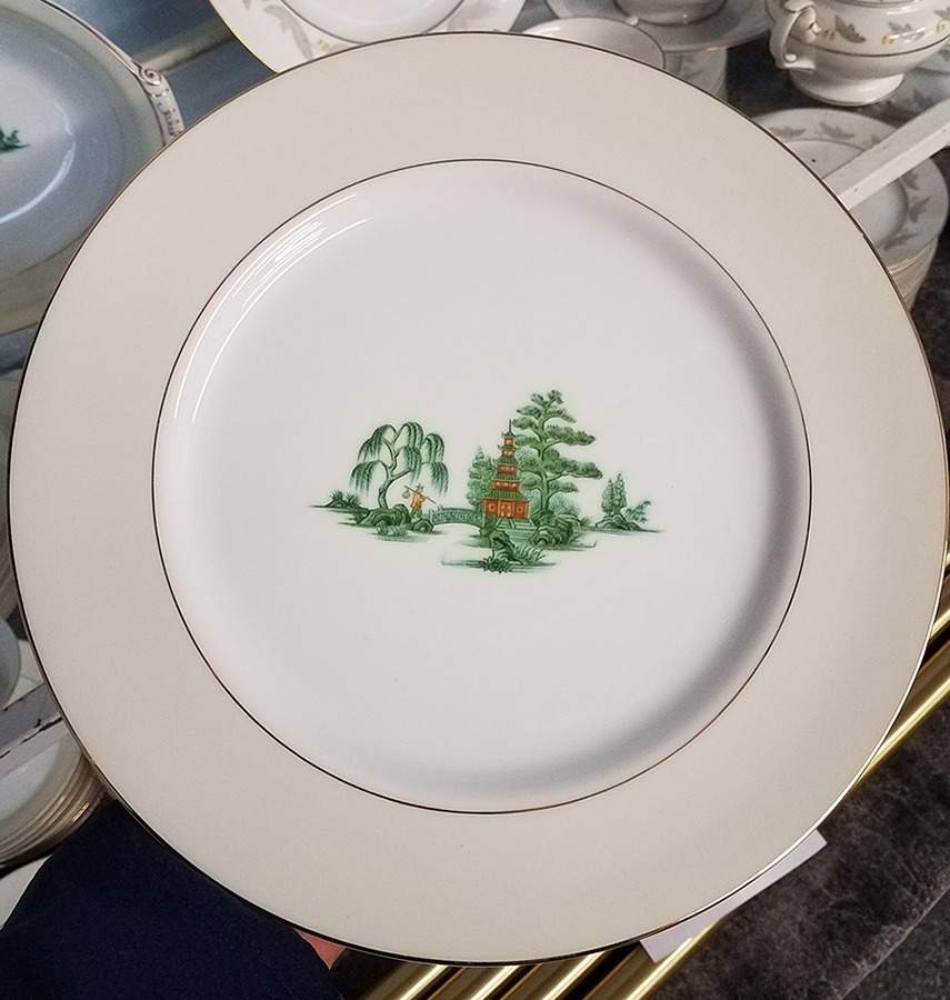 Oriental Green Cream Dinner Plate by Narumi-1