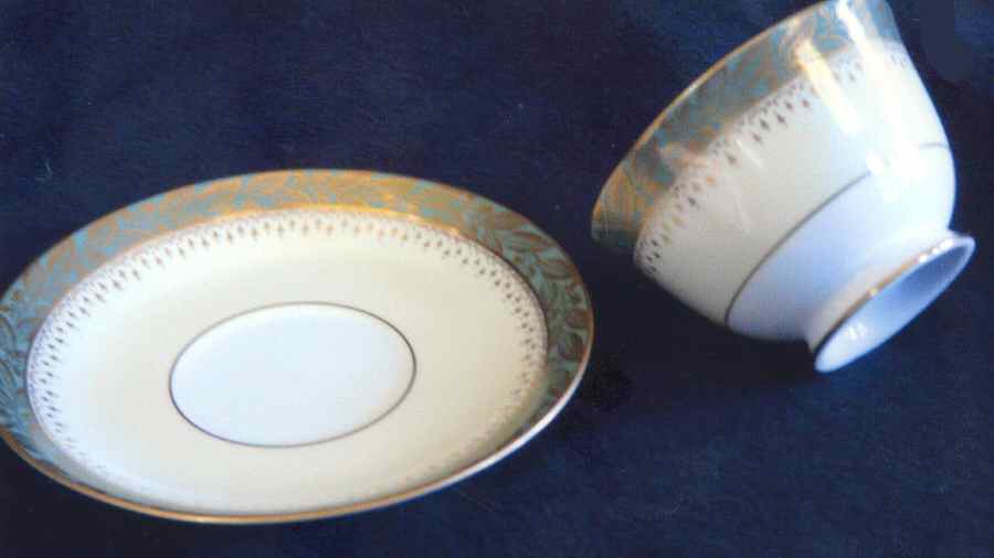 N2619 Footed Cup & Saucer Set by Noritake-1