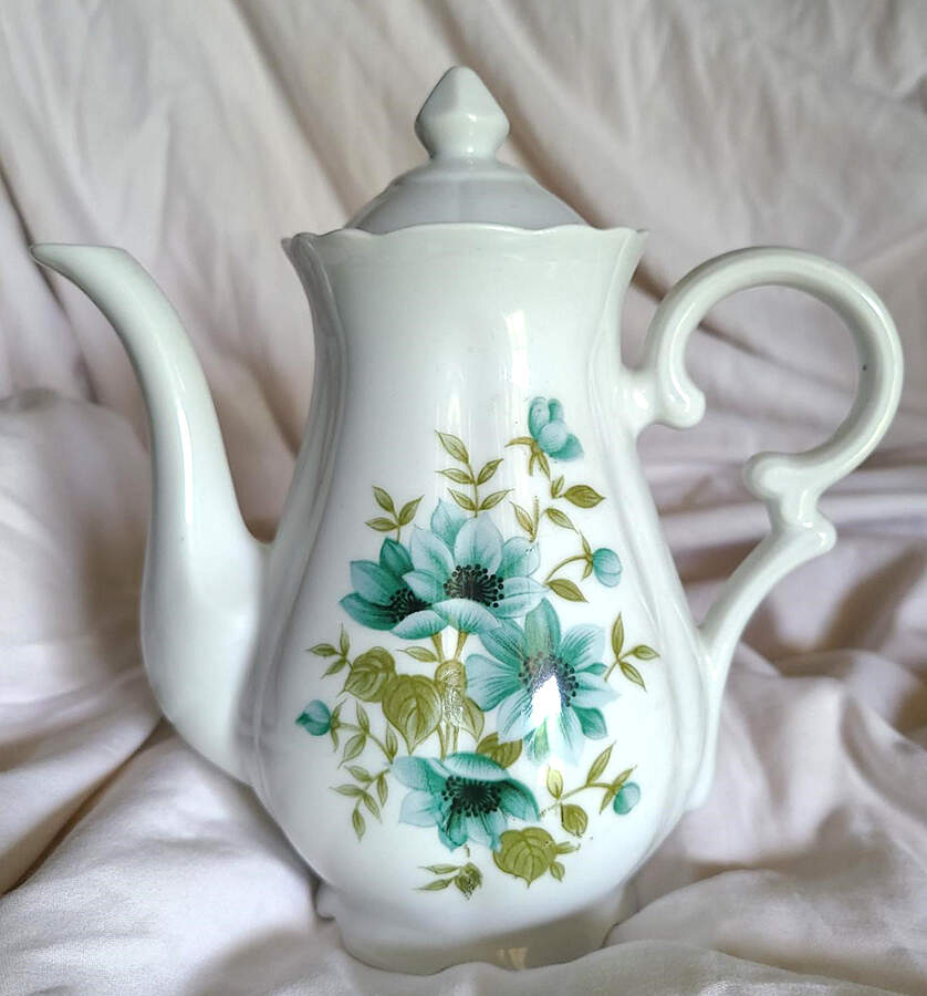 Morning Coffee Pot & Lid by Norleans-1